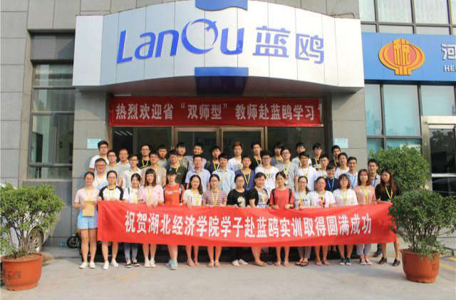 湖北经济学院的学员们告别了蓝鸥郑州Java培训班实训之旅