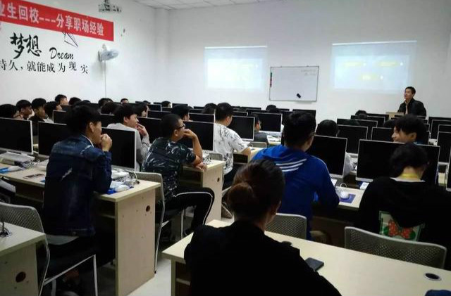 蓝鸥郑州HTML5培训学员又回校来分享干货来了
