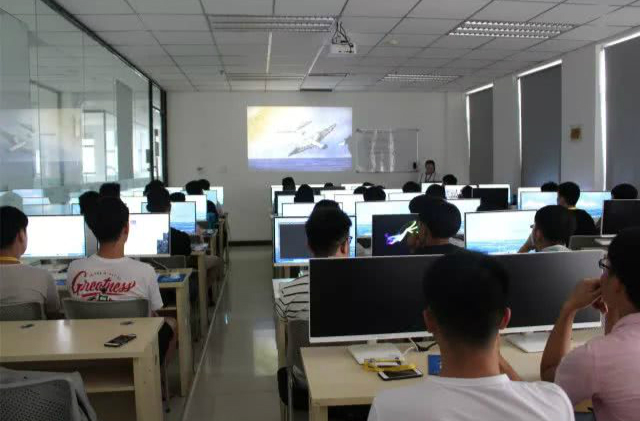 蓝鸥郑州HTML5培训班迎来一批新学员